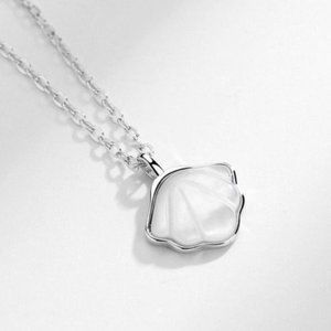 S925 Sterling Silver White Mother of Pearl Shell Shaped Pendant Necklace